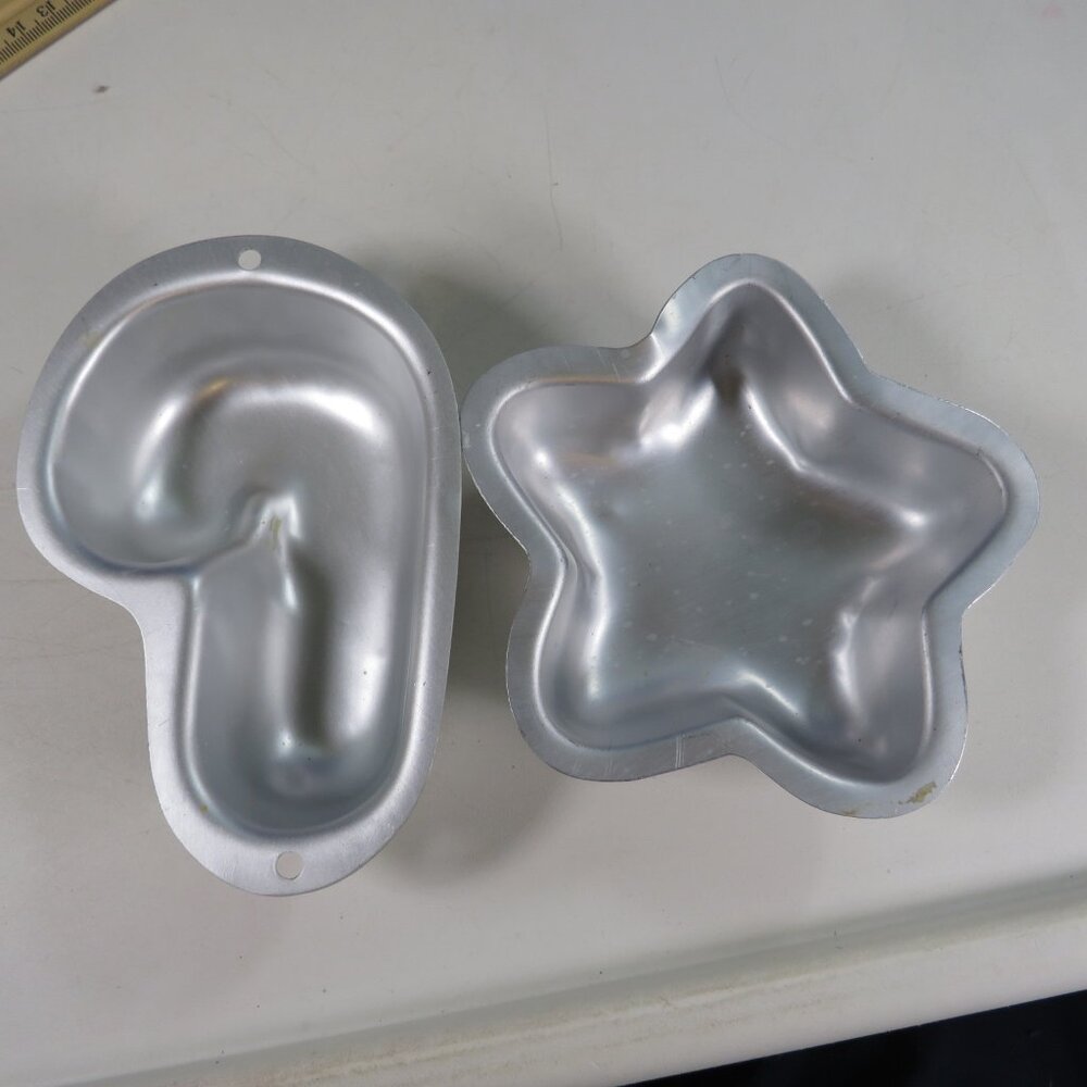 VTG Candy Cane & Star Aluminum Baking Molds about 5" & 1 1/4" deep Holiday